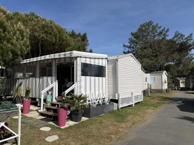 Salon et terrasse du mobil-home Mobil-home CB257 au camping Bonne Anse Plage, La Palmyre